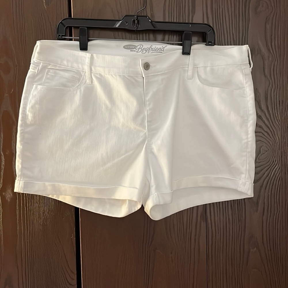 Old Navy white, denim boyfriend cut shorts. Size 14. They look like never worn.